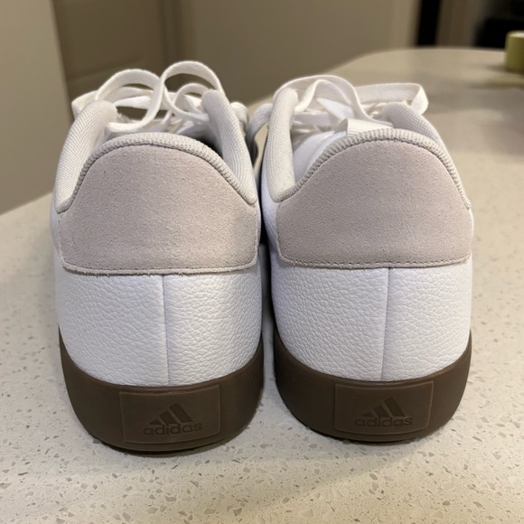 Adidas - Picture 3 of 6